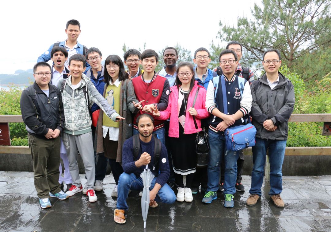 浙江大学信电学院陈红胜教授团队研制基于深度学习的"隐身衣"