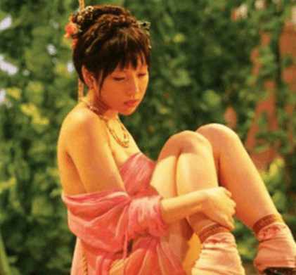 历代潘金莲扮演者,数早川濑里奈最豪放,由于女优的关系,剧中潘金莲和