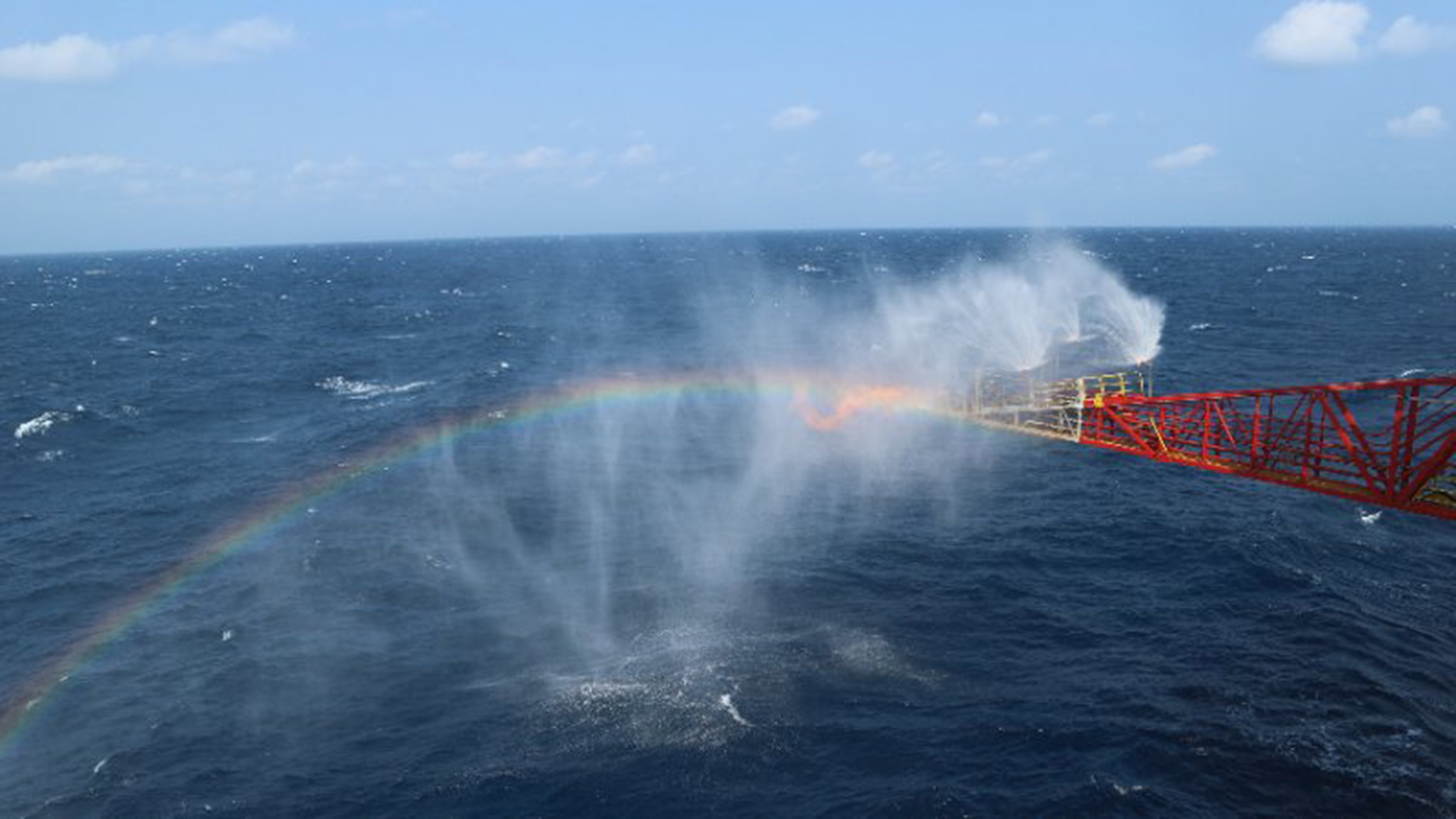 我国率先实现水平井钻采深海可燃冰