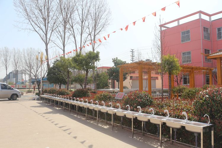 抗击疫情未雨绸缪静待花开临沂朱陈小学一二年级开展疫情防控演练