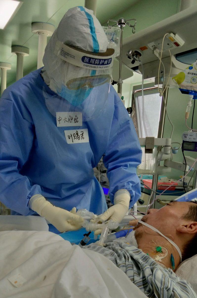 兵来将挡水来土掩他们在重症病房有多拼