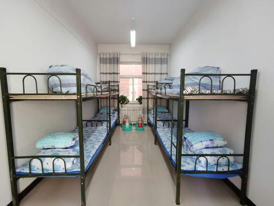 山西省省长林武莅临太原市第二实验中学调研高三开学准备工作