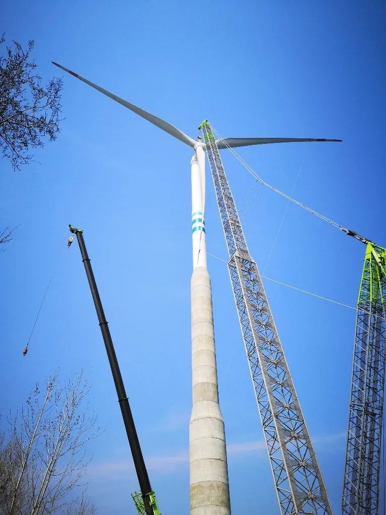 再创新纪录zcc9800w完成中国首台140米钢混塔架3mw级风机吊装