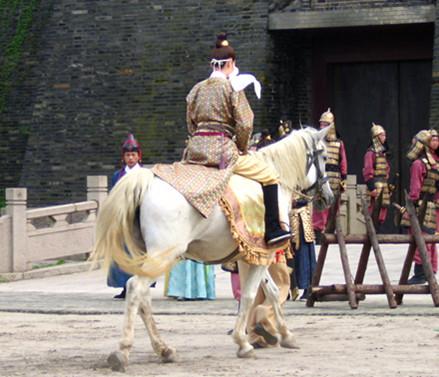 古代官员出行讲派头一官员用了340个轿夫花费差银不下千两