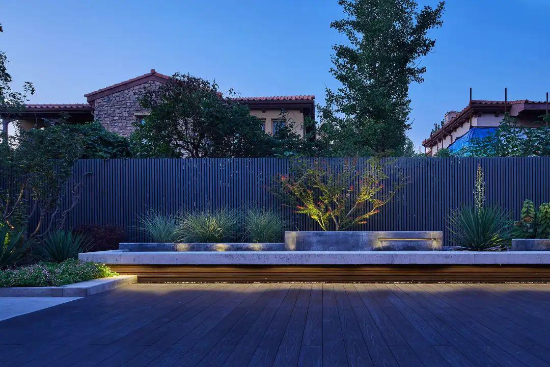 都是景墙设计特点,驻足停留,位置,应用素材,设计样式,设计中景墙也起