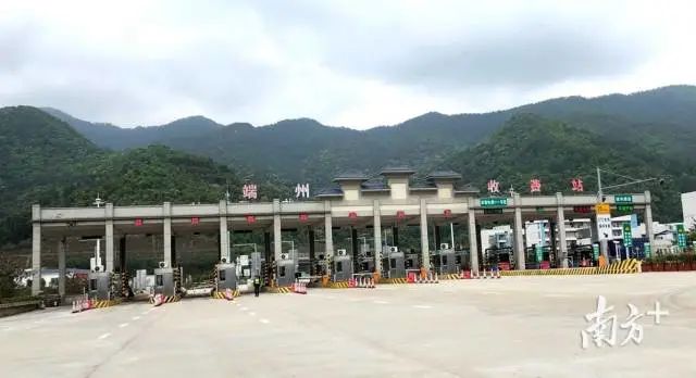 肇庆市广佛肇高速端州出口.