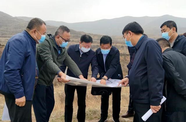 县委副书记,县长阎新平出席,县委常委,常务副县长郑丹主持,红色旅游