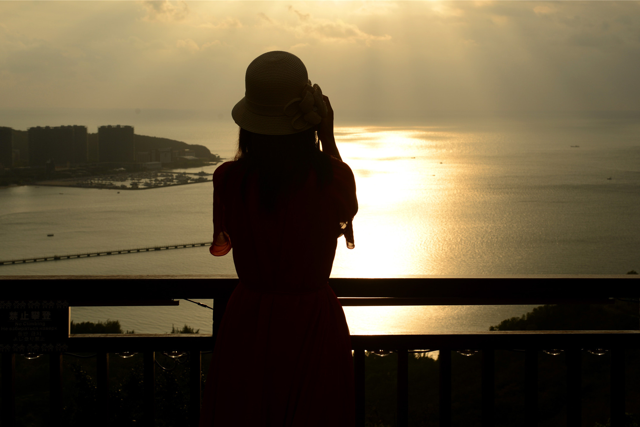 遇见三亚鹿回头最美时刻吹吹海风发个呆目送黄昏和璀璨夜晚