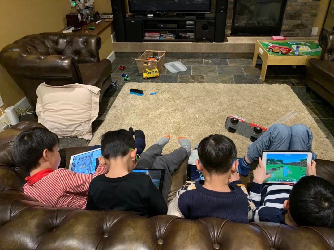 孩子沉迷游戏我可高兴坏了