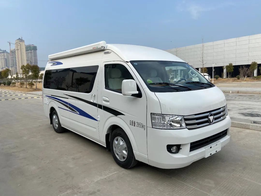 这款房车由北汽福田g9底盘为基础,众所周知这款底盘以丰田海狮为蓝本