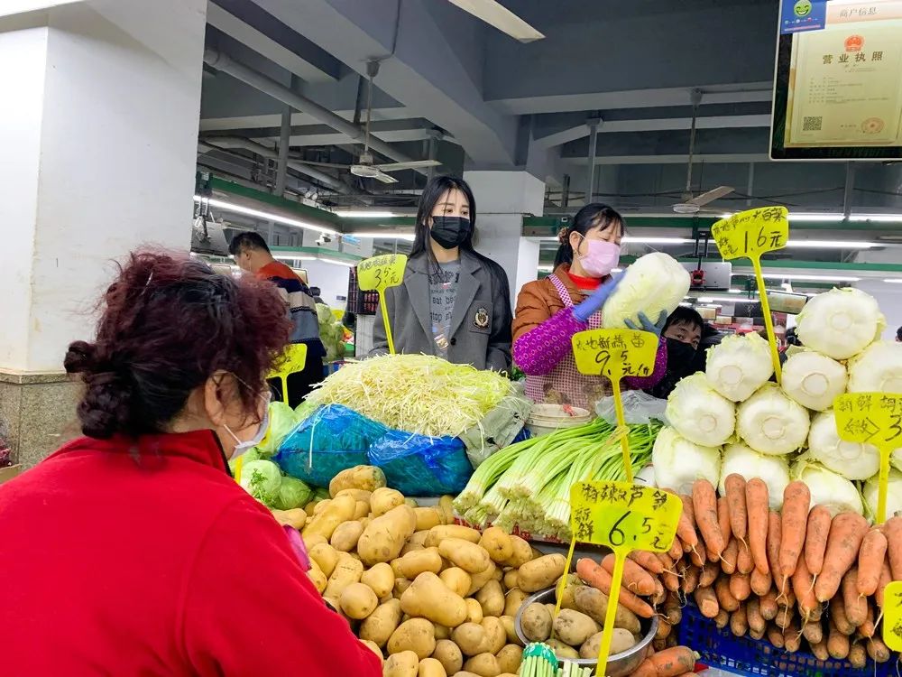 尚書巷菜場的賣菜西施火了