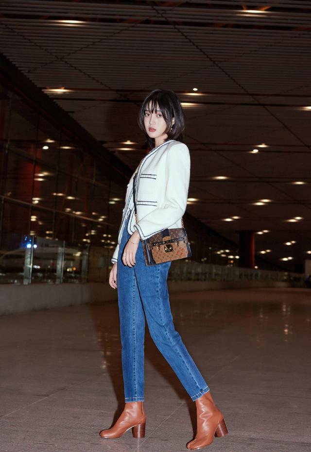 《知否》最美女配王梓薇,戏外穿露肩装上演冬日诱惑,太会穿了!