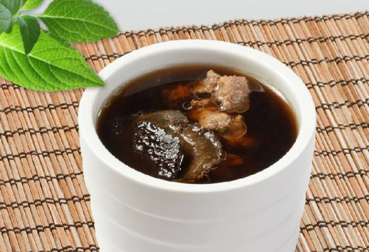 材料羊肉适量,当归 15克,大枣 8-10枚,熟地黄 30