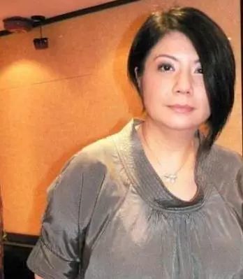 曾是黄家驹未婚妻30年一直戴着求婚钻戒今56岁仍爱黄家驹