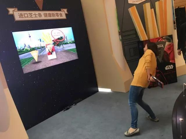 互动游戏装置来一口芝士条一起体感跑酷吧