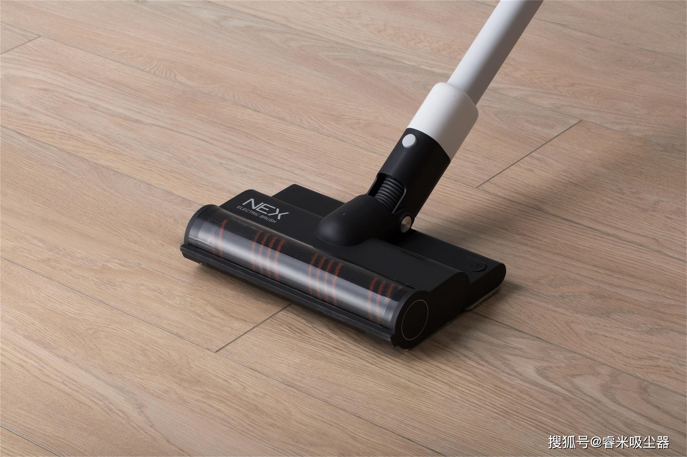 吸尘器不仅在功能上非常强大,在设计上也非常人性化,能在小家电市场中