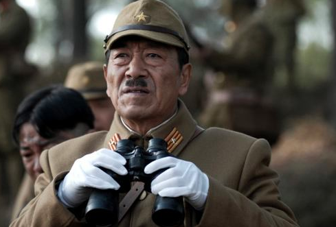 卫生胡过于奇葩,丑陋,所以没过多久,中国人就换成了仁丹胡,也叫八字胡