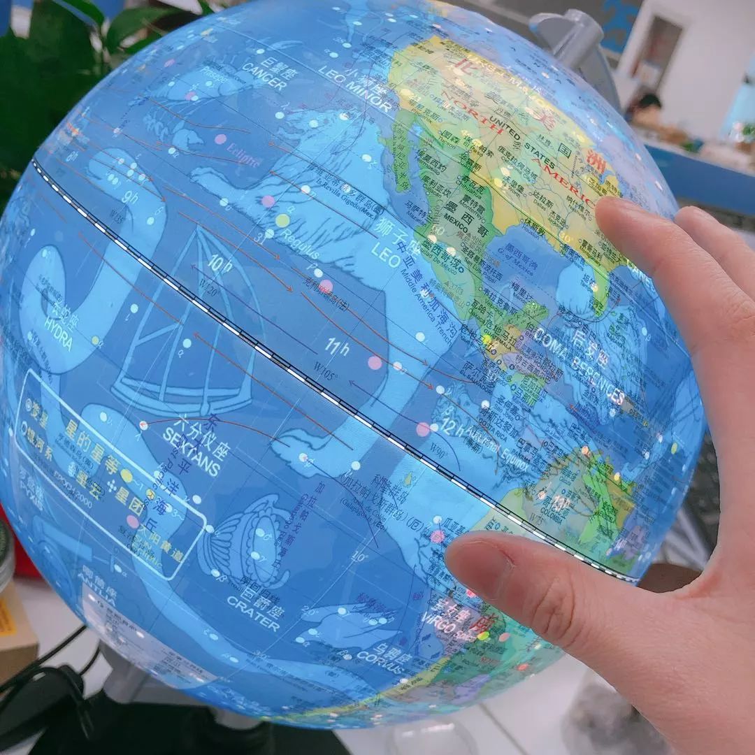 超炫酷的ar地球仪上知天文下知地理还能变出梦幻星空