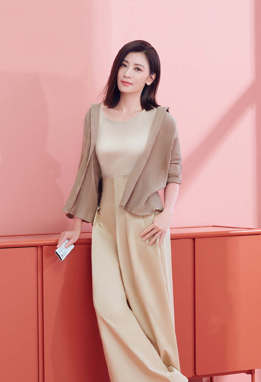 原创46岁贾静雯再演古装剧成化十四年挑战大反派成龙担任监制