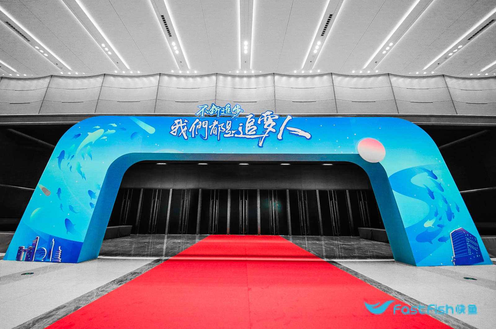 门头设计door head design门头这里的画面设计是一群遨游在时空河流的