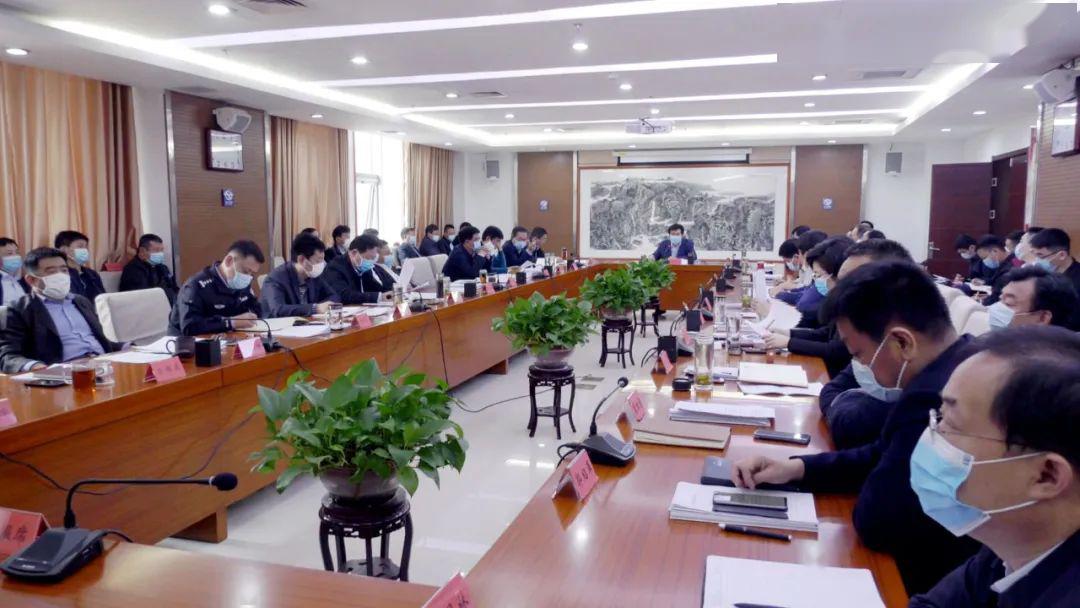 王俊红主持召开县委政府联席会议