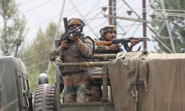 印度警方剿匪失败,牺牲17人15人负伤,被打得丢盔卸甲逃跑_武装