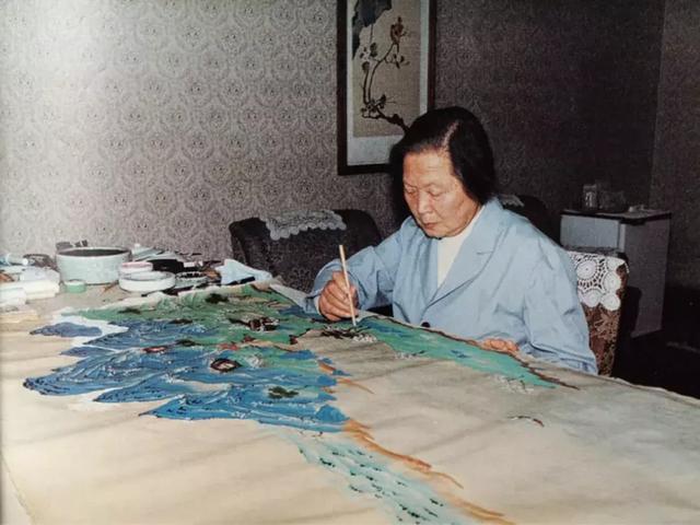 20岁嫁良人21岁开始学画,晚年画作赠各国元首,捐出一半故宫书画_潘素