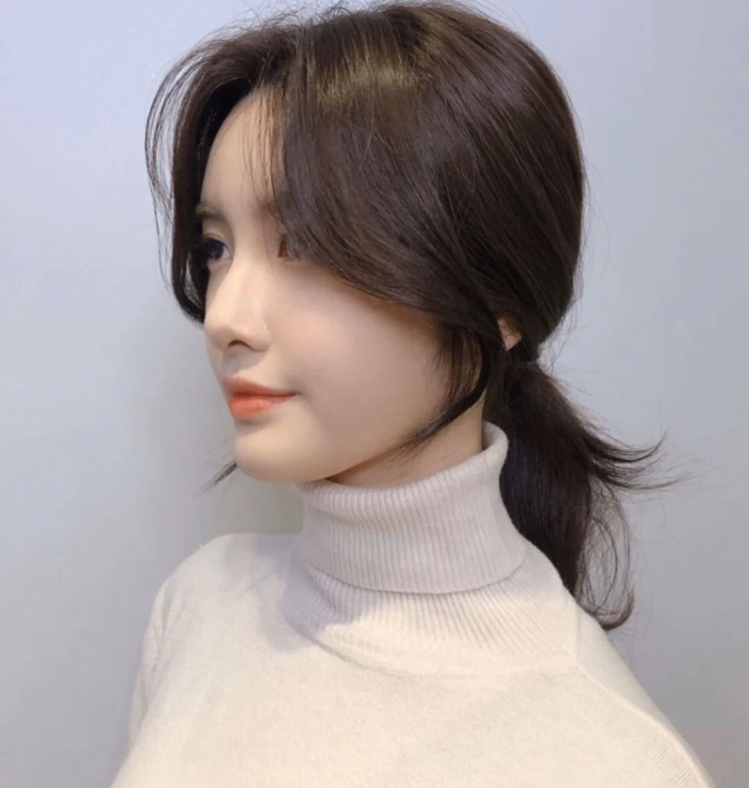 4 八字刘海短发今年很流行的初恋头也很适合短方脸,但最好是有一点