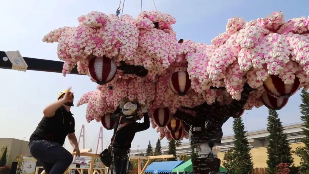 知名花卉藝術家azuma makoto以春夏女裝「flowerland」花花世界為靈感