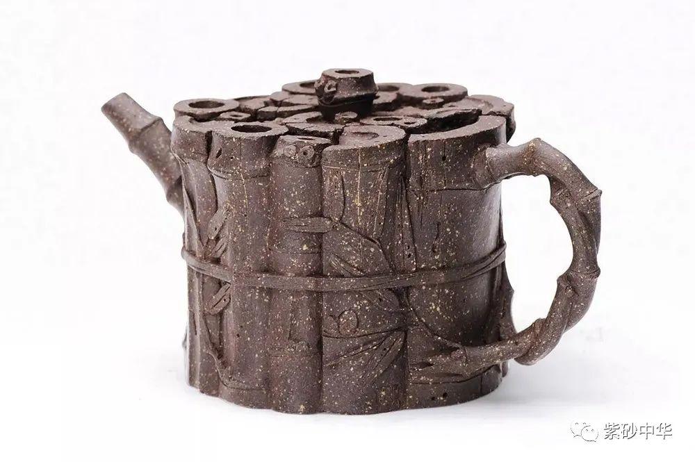 束竹壶诗文后段,当好友提出在新创作的壶上,打上前辈紫砂名师沈融的名