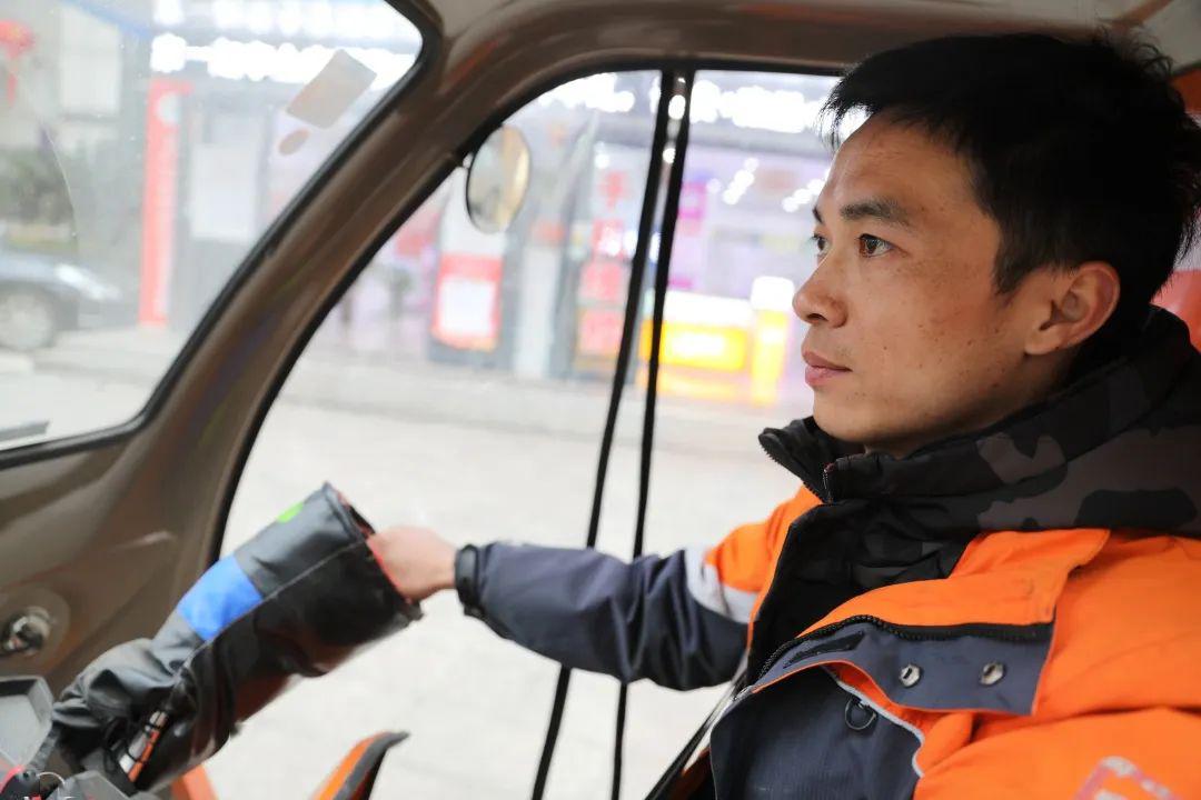 申通小哥连续6个月获五星快递员2000元额外奖励已到账