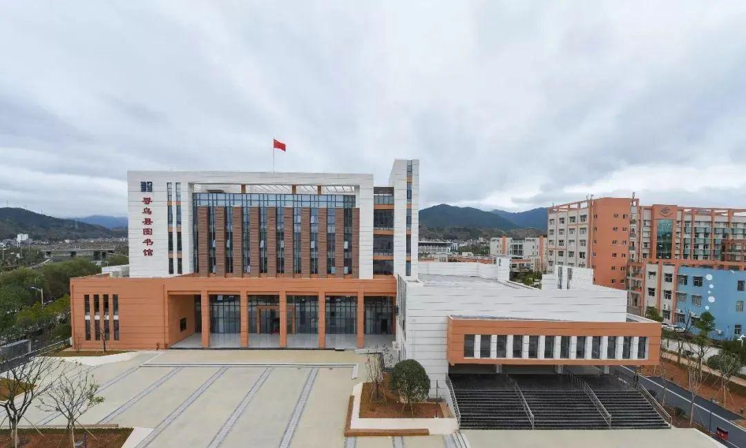 因寻乌县图书馆在寻乌中学校区,为了不影响寻乌中学正常教学秩序,经