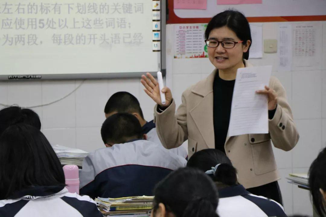 干一行爱一行专一行记龙泉市第二届十大模范教师之周慧贞