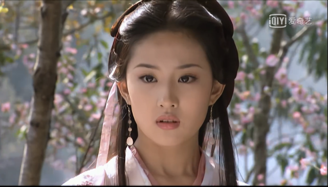 刘亦菲开始走沙雕路线了吗神仙姐姐看土味视频出现反萌差