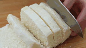 "你这种一看就是南方人吃馒头,搁北方得让人笑掉大牙",餐桌旁朋友忍不