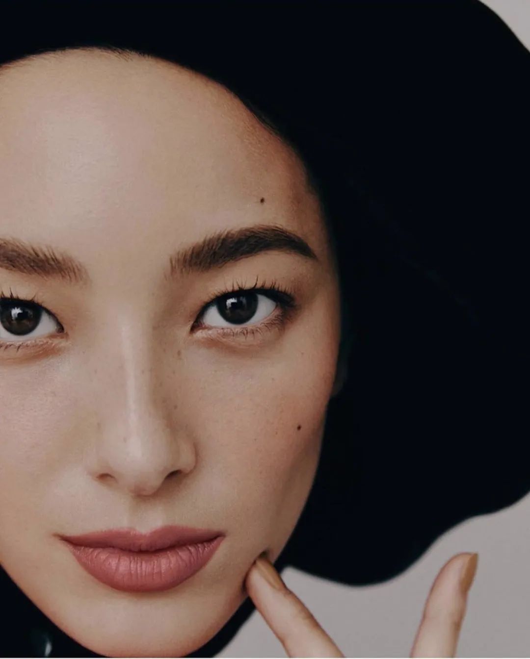 来自铁杆朋友家的美颜暴击,这位塞尔维亚超模竟然差点成律师?_tiana