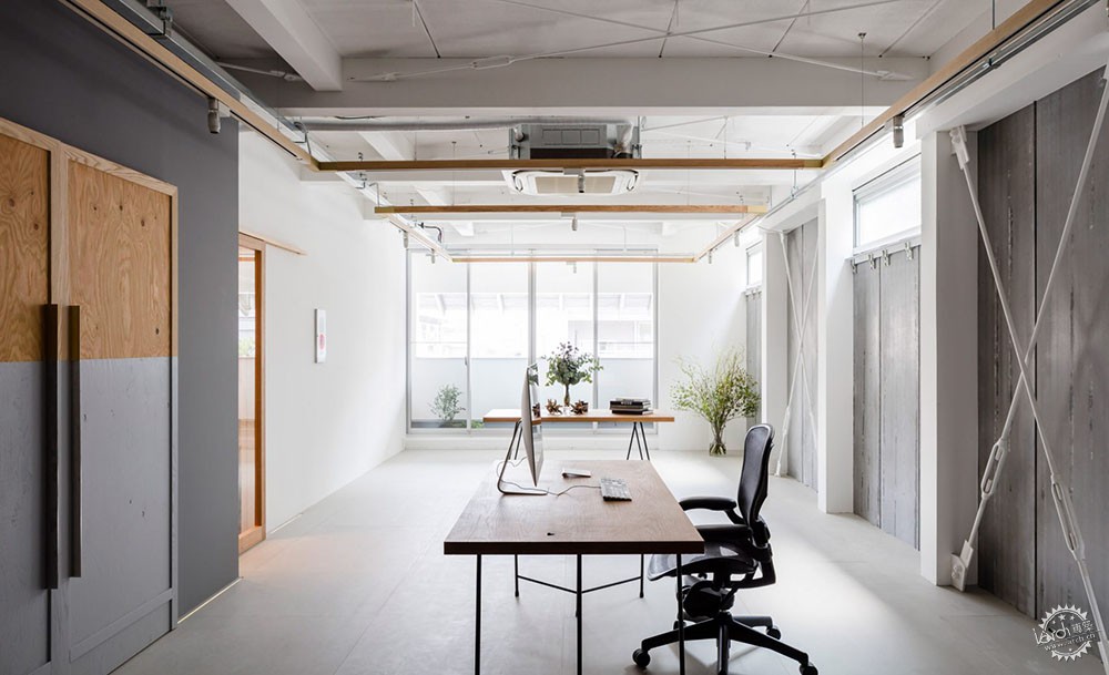 极简工业风的办公空间