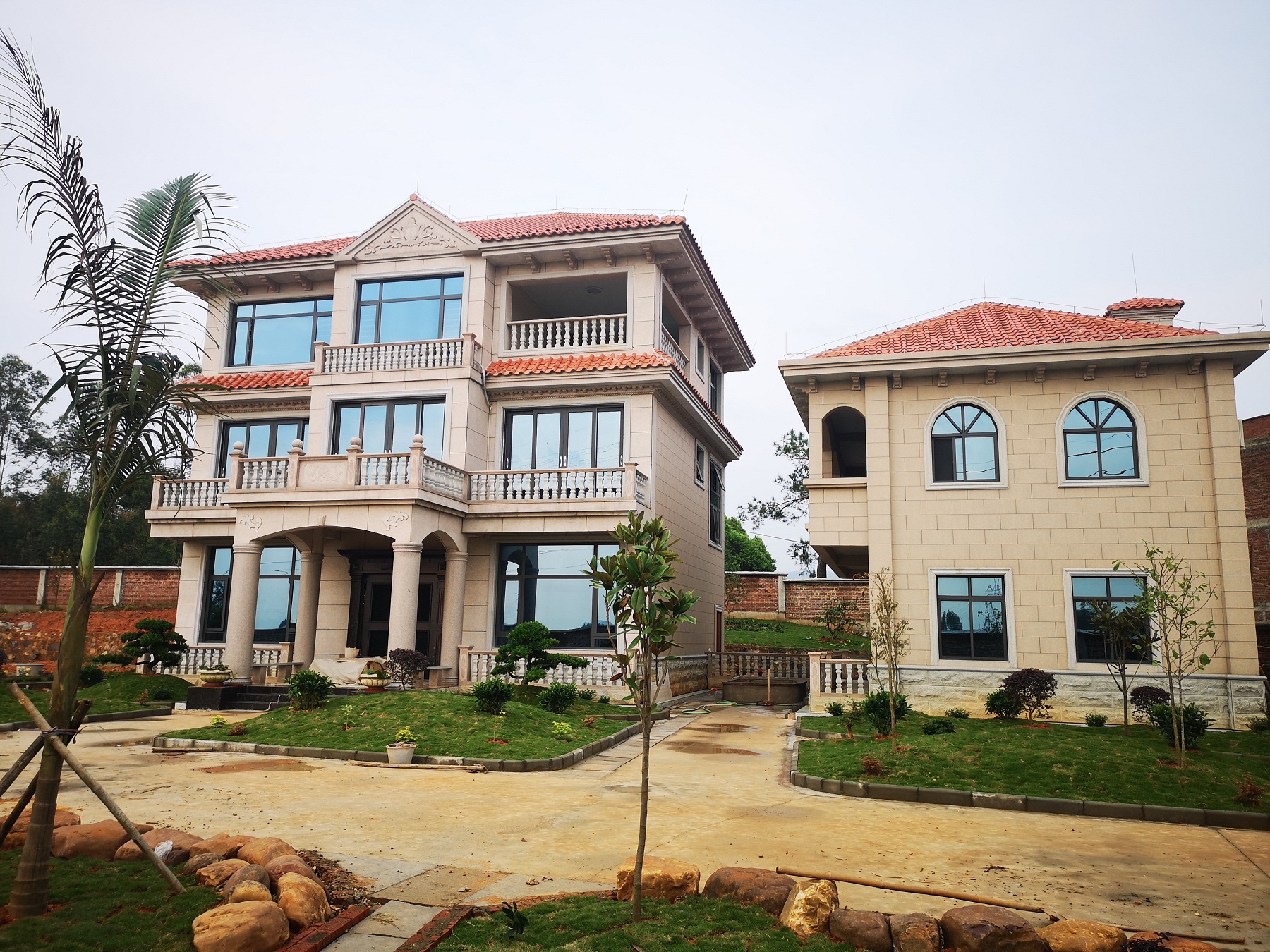 农村别墅装饰新型外墙仿石漆已成风潮选对建筑涂料倍有面儿