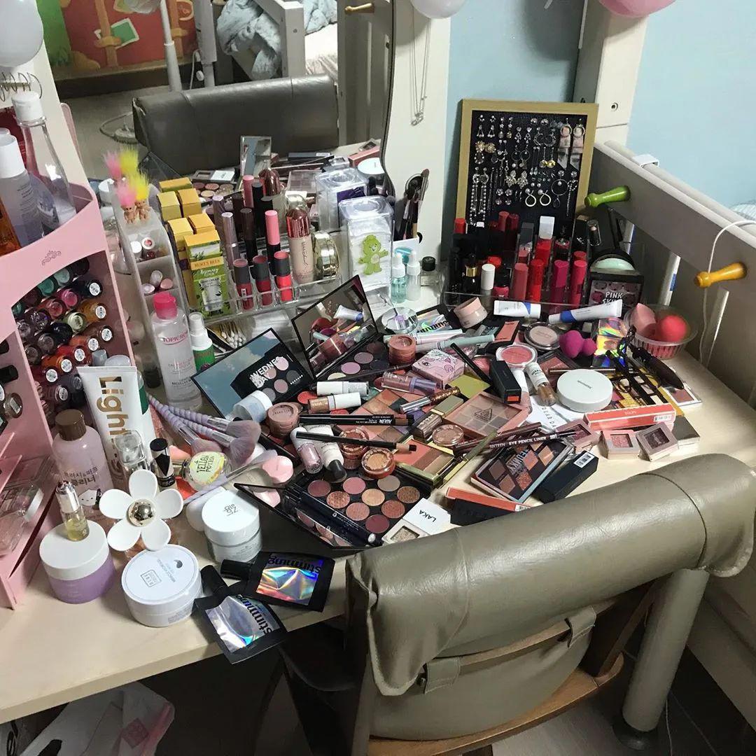 化妆品怎么收纳最整齐最全的化妆桌收纳指南