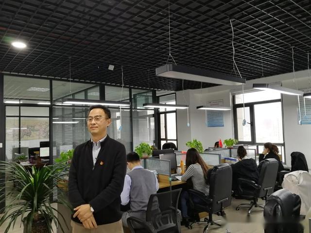 服务有限公司人员开展工作(通讯员张振东)"这次新冠肺炎疫情发生以后