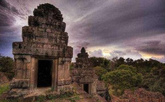 原创大清摄政王多尔衮死后遭鞭尸砍头日本人还在墓地上建跑马场
