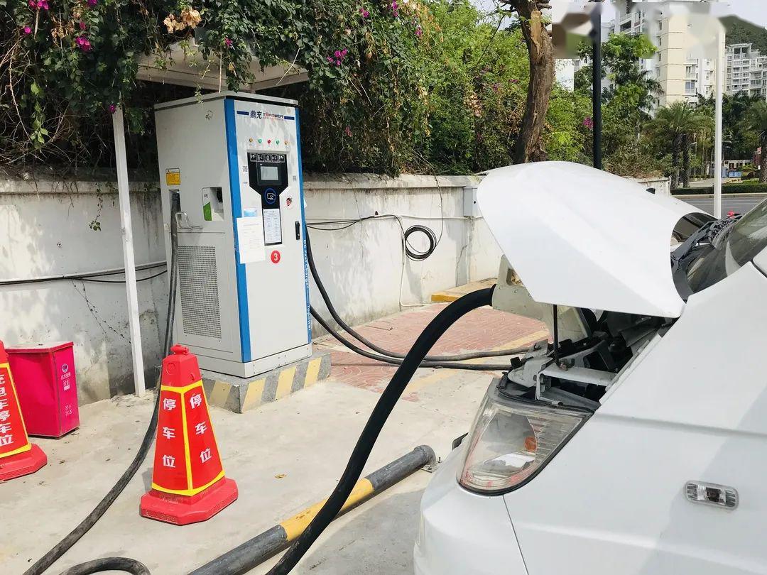 加油站也时尚"黑"了?小编带您打探打探