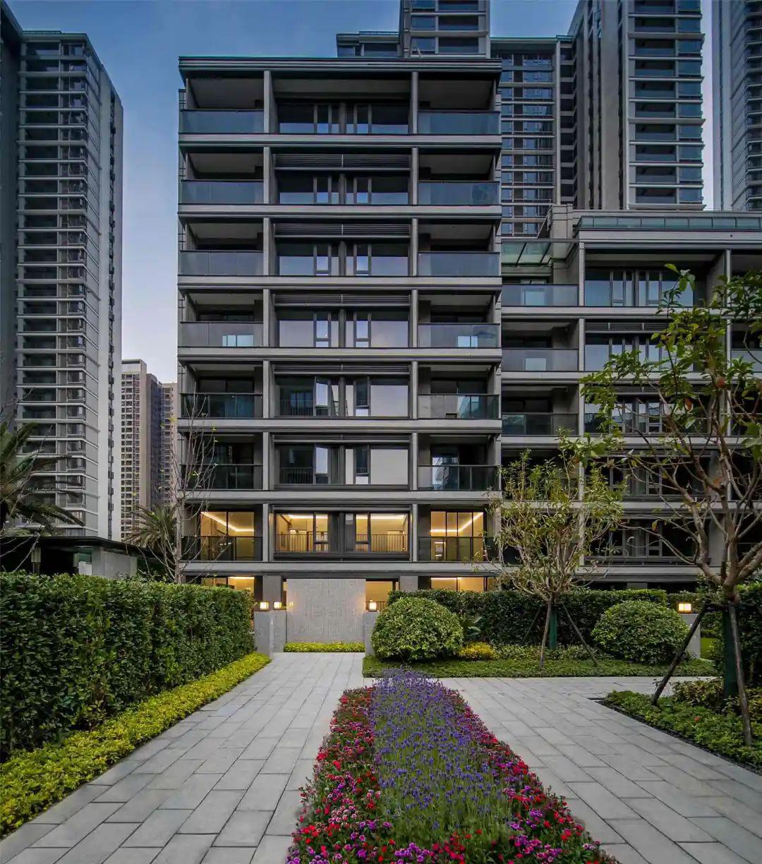 首期交付的绿城trees villa叠墅产品叠墅实景图值得一提的是,绿城中国