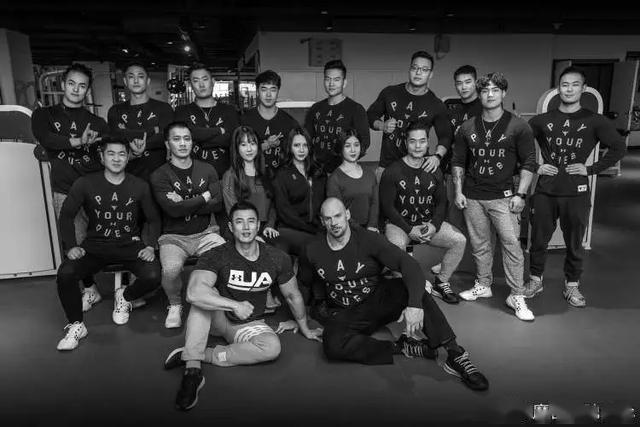 "搞点夜点心切切吧"背后那个男人,他的人生比吃播视频更精彩_徐恩杰