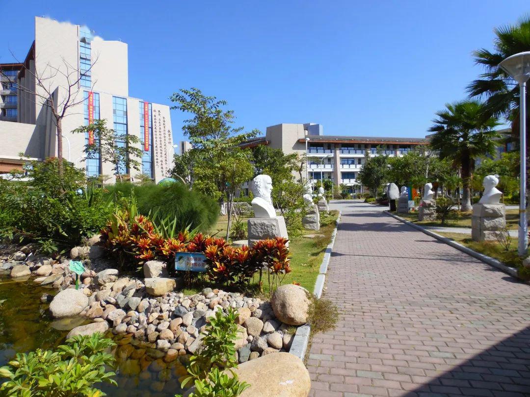 厦门五缘实验学校与你一起漫步春天里一