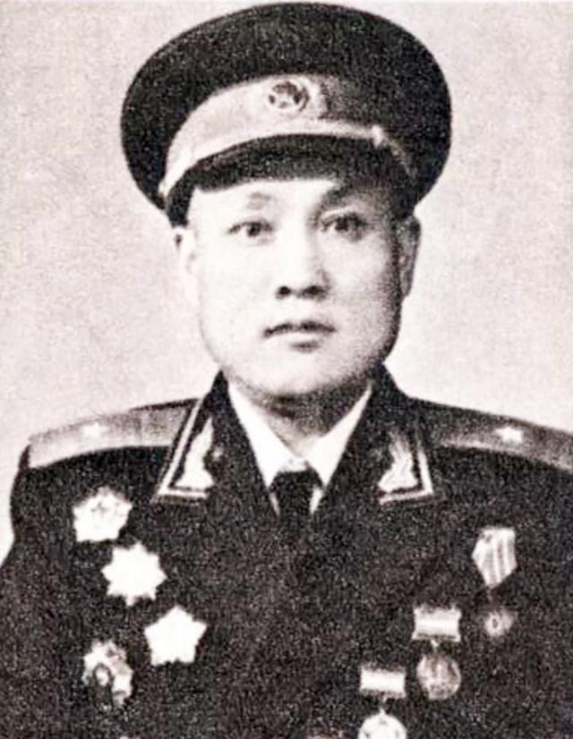 詹大南1915年出生的詹大南将军,是安徽省六安人,也是红色之乡