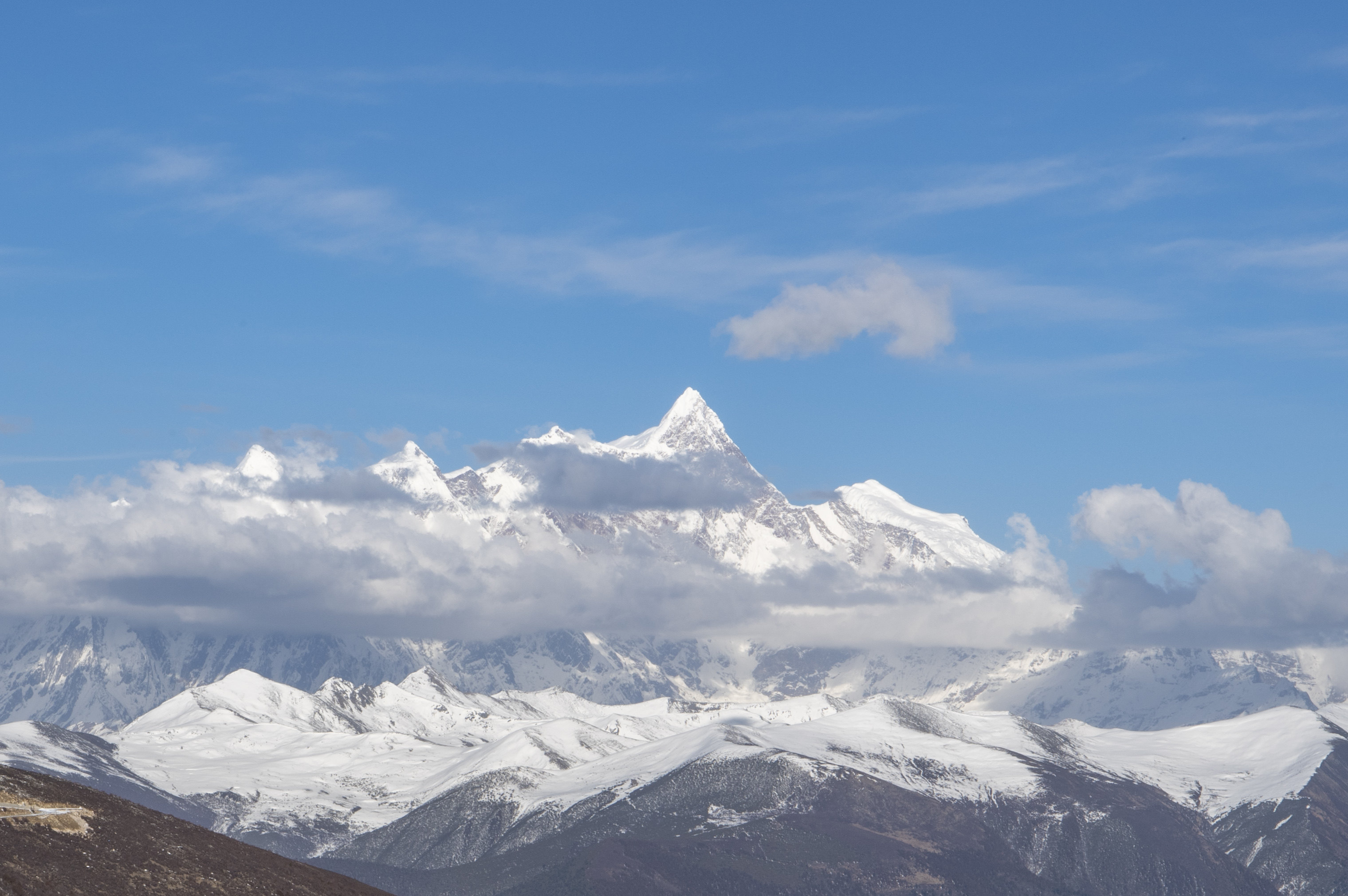 南迦巴瓦峰全貌图片