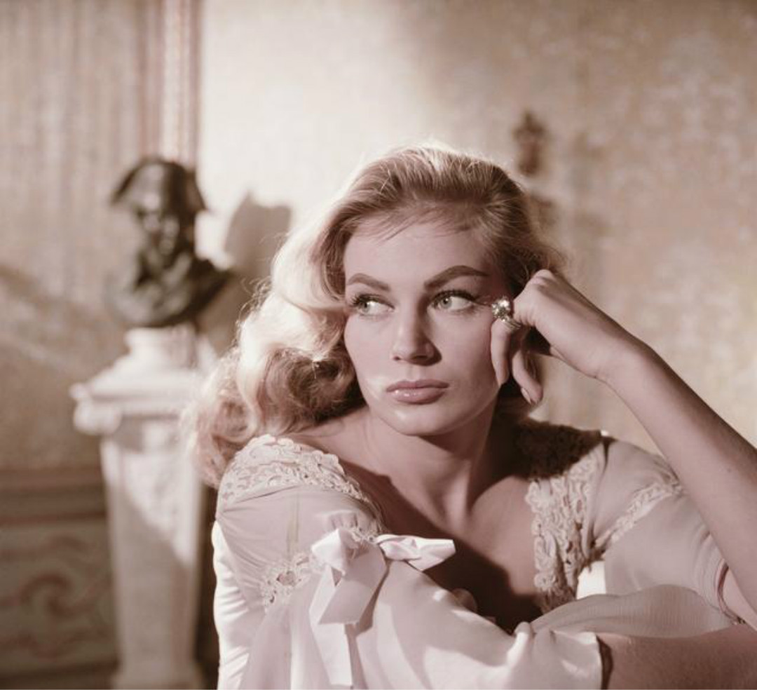 托尔斯泰一首经典的爱情诗,写出了最美好的初恋,令人心驰神往_安娜