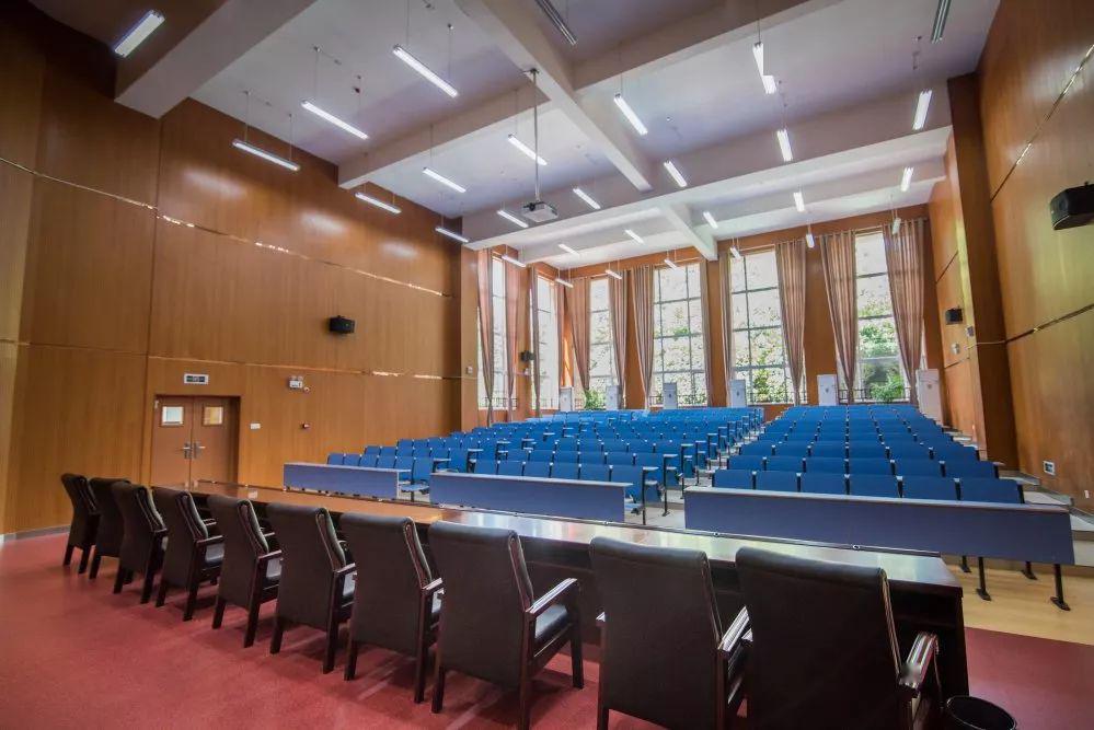 多功能报告厅2风雨球场3户外操场4江西师范大学附属湾里实验小学因