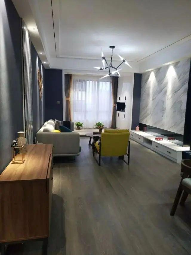 越来越多人电视背景墙这样装,简洁又优雅,让客厅瞬间高大上